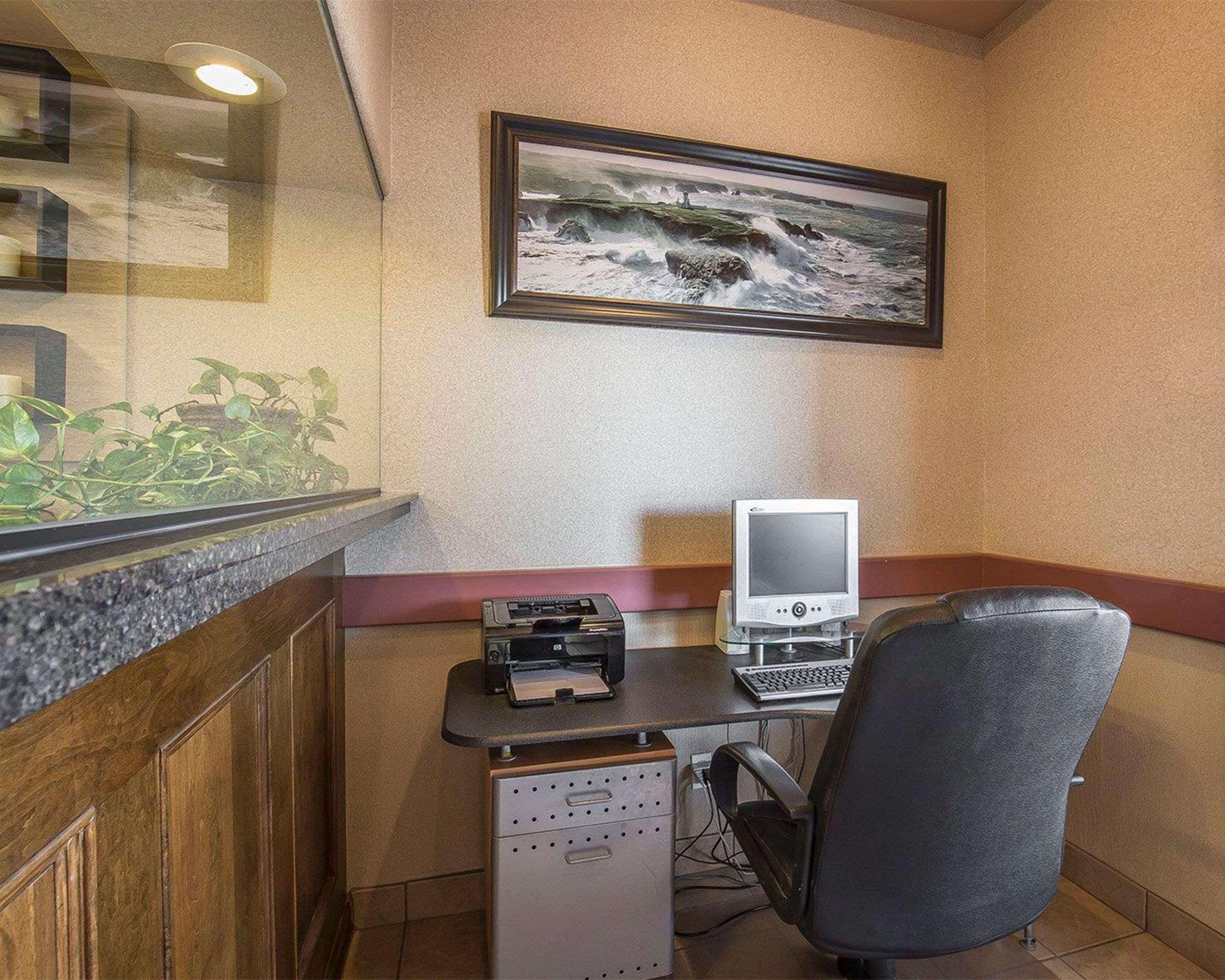 莱斯布里奇康福特因酒店 外观 照片
